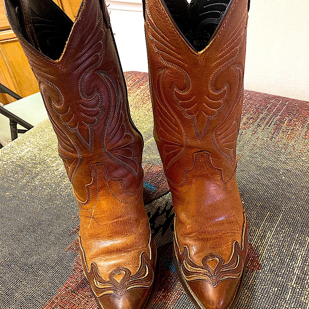 Laredo Heart and Wings Cowboy Boots Two Tone Women’s size 6 US